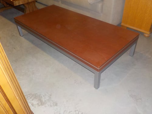 Mooie kwaliteit lage ( 29 cm ) salontafel in goede staat