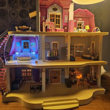 Poppenhuis volledig ingericht