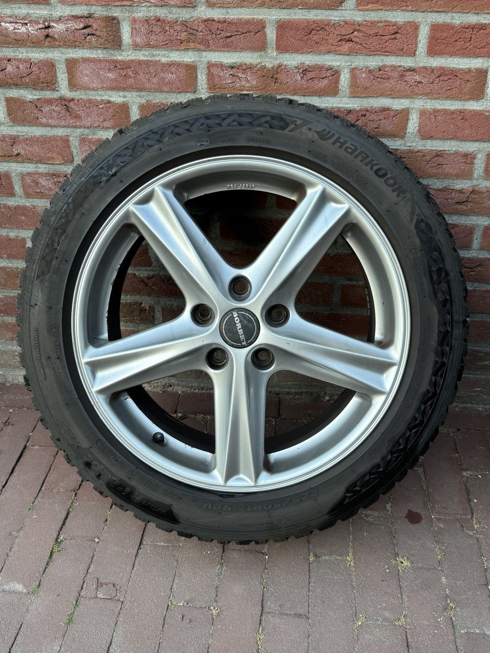 Te koop winterbanden set met licht metalen velgen