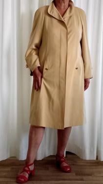 Prachtige beige Delmod dames jas maat 42/44