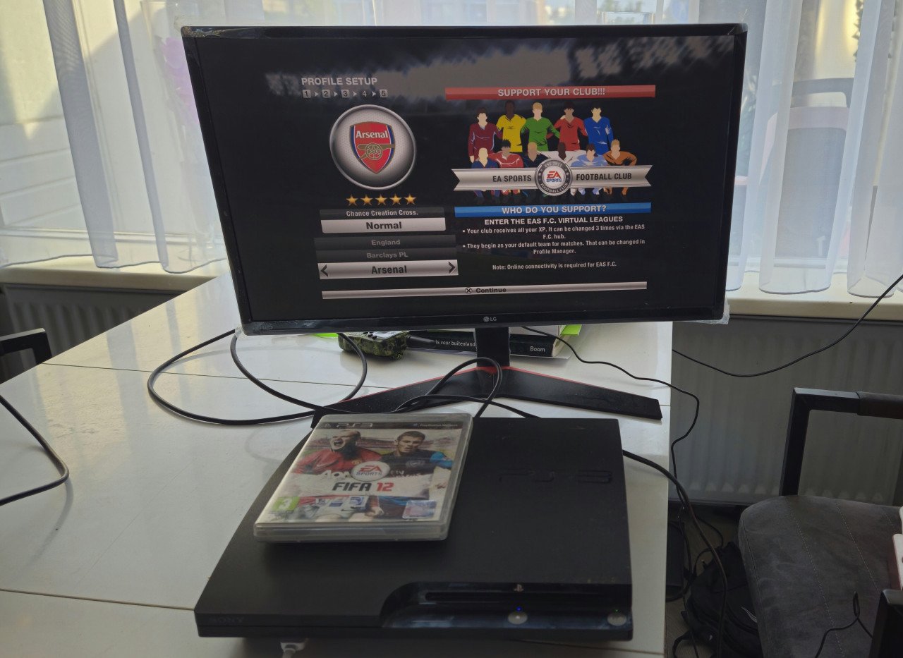 Sony PlayStation 3 Slim 250GB + FIFA 12