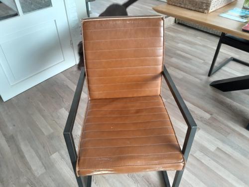 4 eetkamerstoelen gratis ophalen