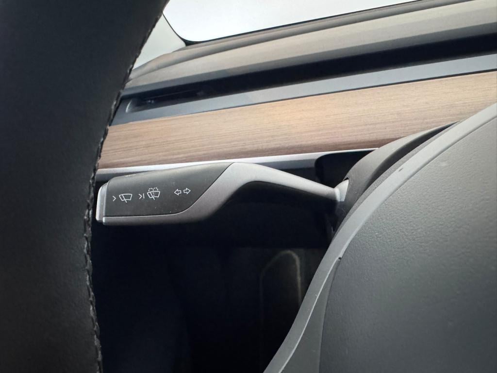 Tesla Model Y long range awd 75 kwh