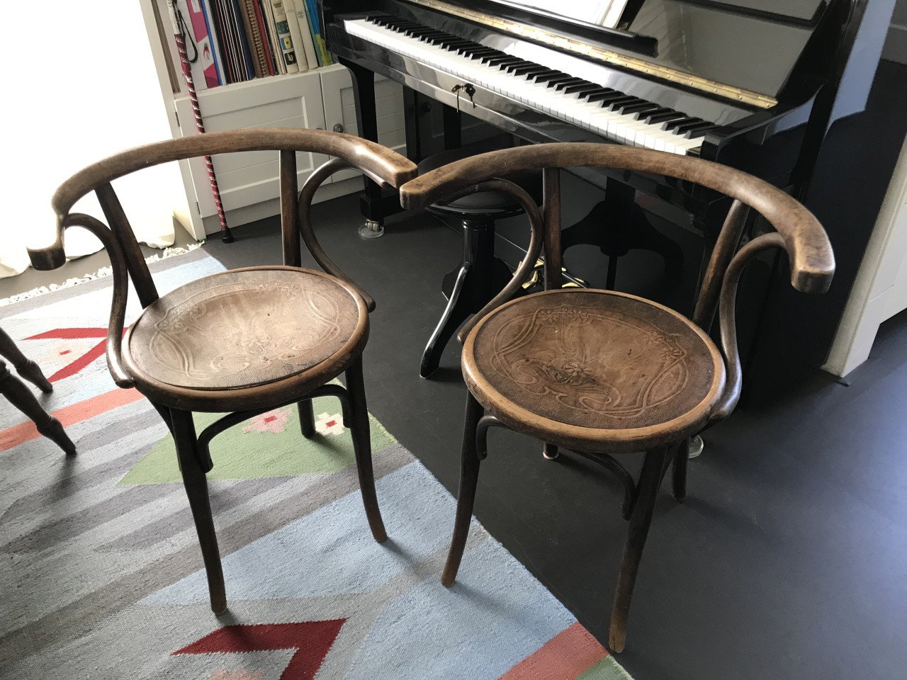 2 Thonet eetkamerstoelen