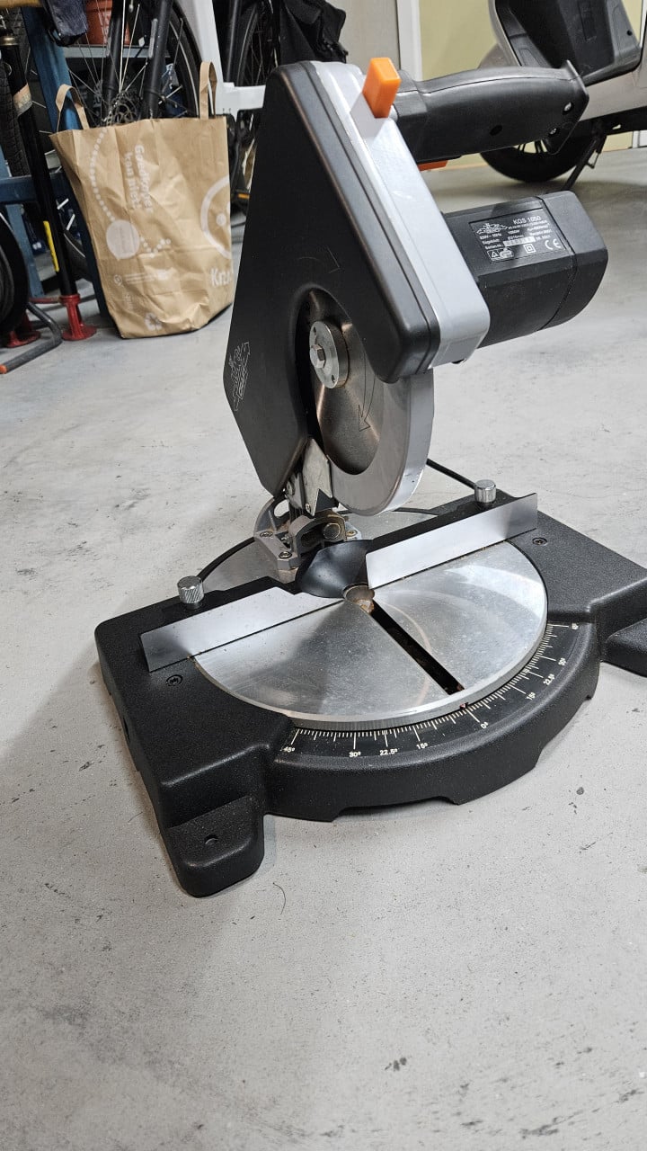Afkort zaag CRAFT KGS-1050 met extra toebehoren