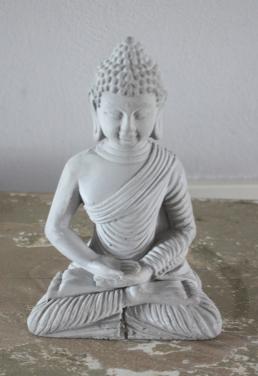 Stenen grijze boeddha