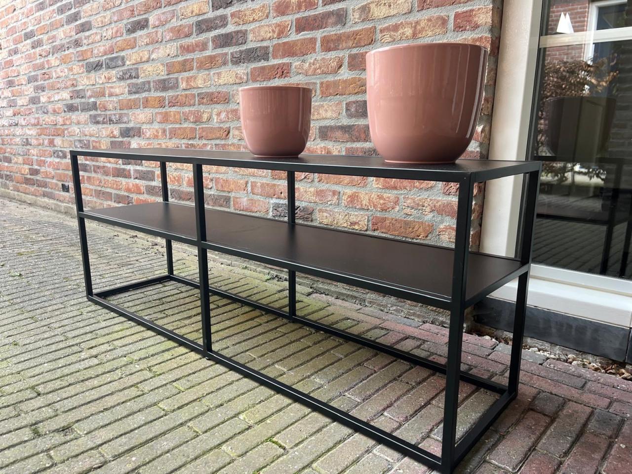 Sidetable - moderne kast - poederroze bloempotten