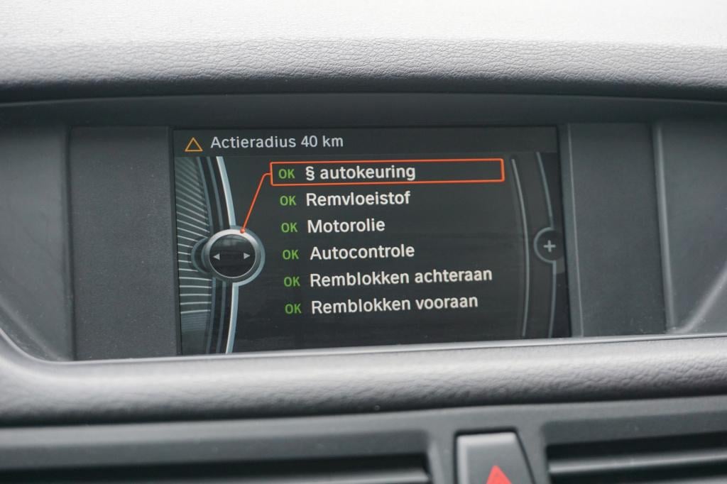 BMW X1 sdrive18i executive airco / navi / cruise / parkeers. / elektr. rame