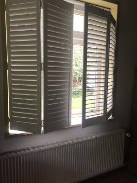 Gratis: 1 paar witte shutters