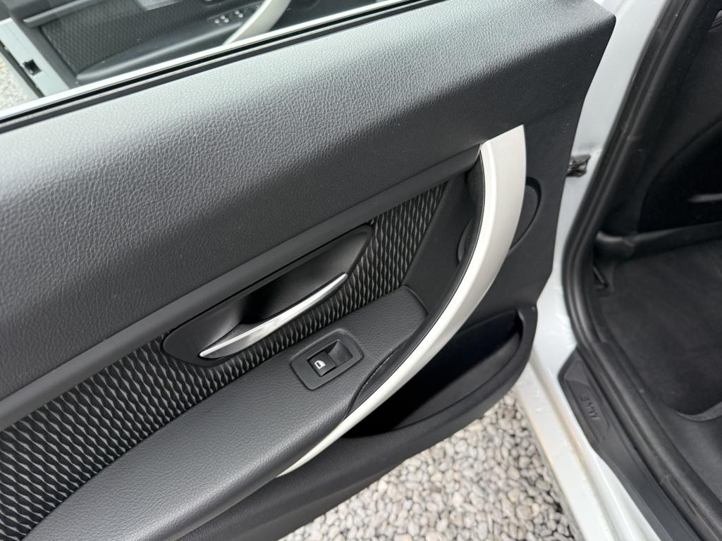 BMW 3-serie 320i 184pk executive sportline sedan