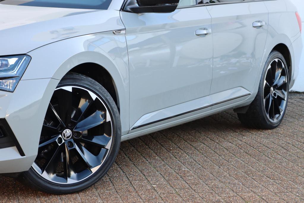Skoda Superb combi 1.4 tsi iv sportline business 218pk dsg6