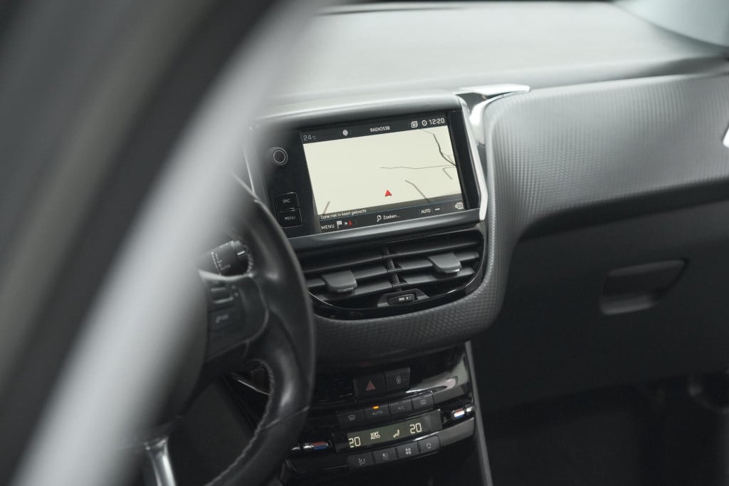 Peugeot 2008 puretech 130 allure | camera | apple carplay | parkeersensoren