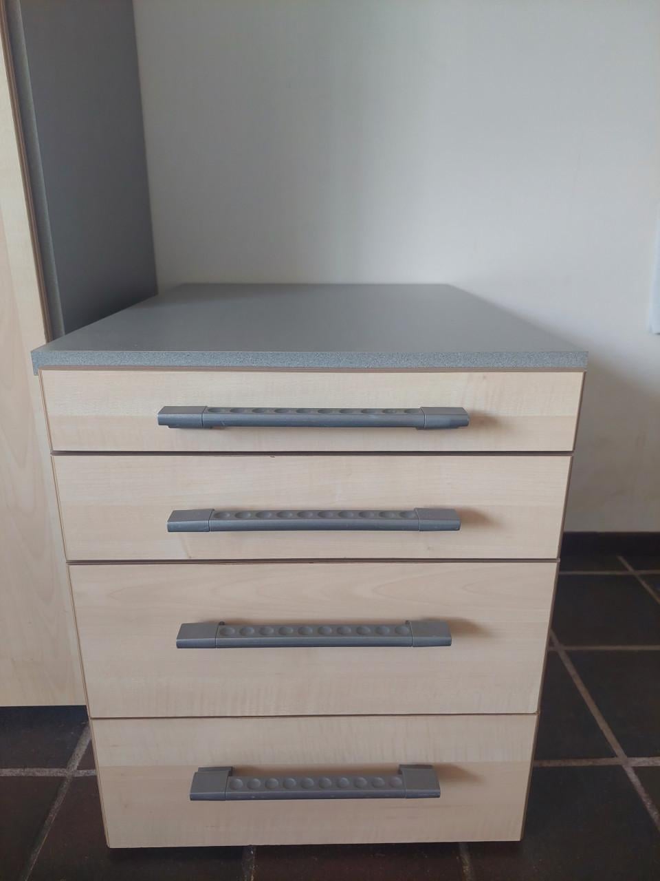 Nachtkastje / bureaukastje