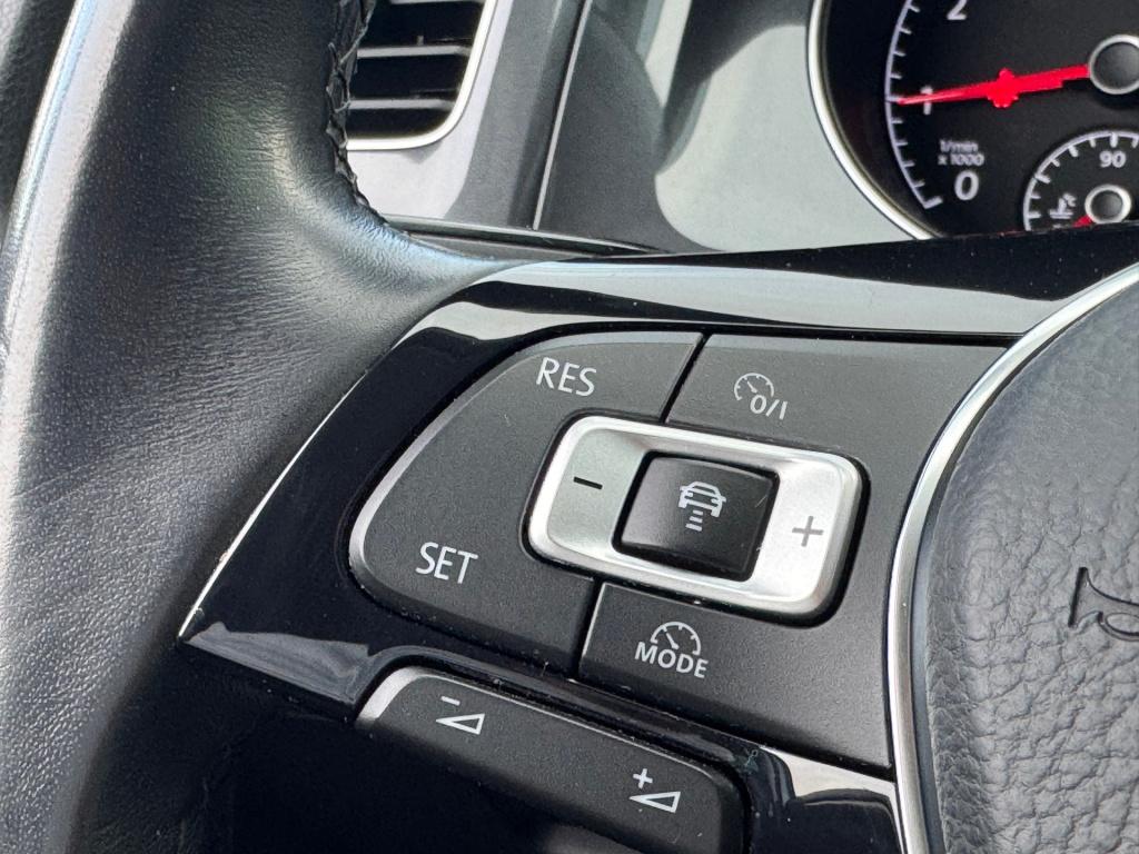 Volkswagen Golf 1.0 tsi * massage stoel * camera * carplay * stoelverwarmin