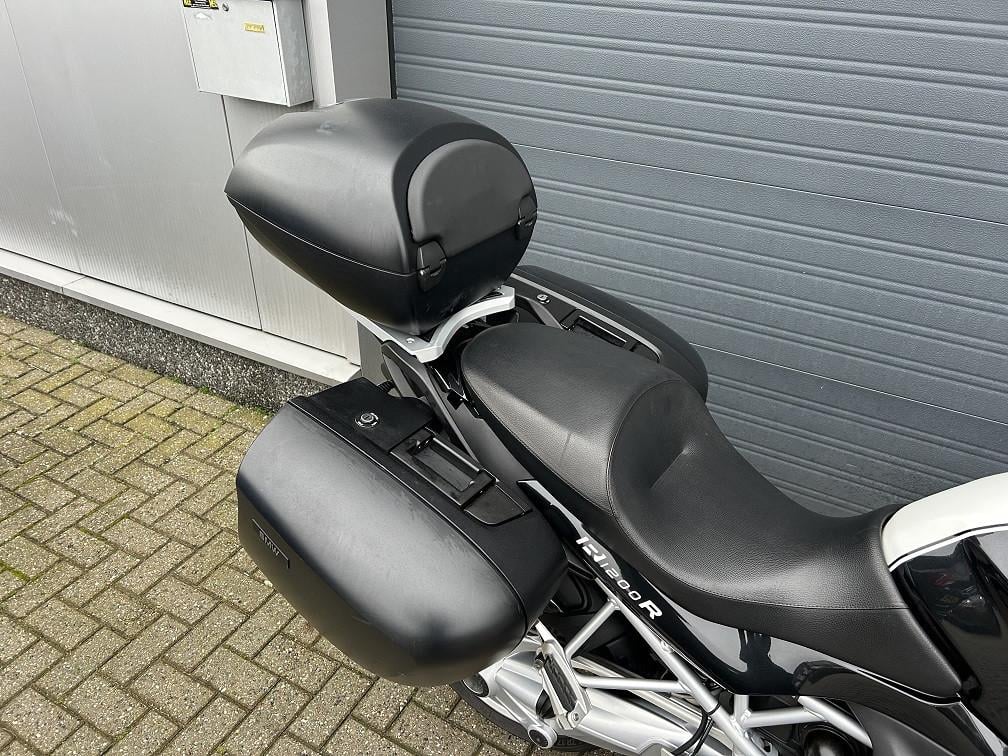 BMW R1200R Classic bj. 2012 met maar 29 dkm, kofferset etc. Topper! €7250,-
