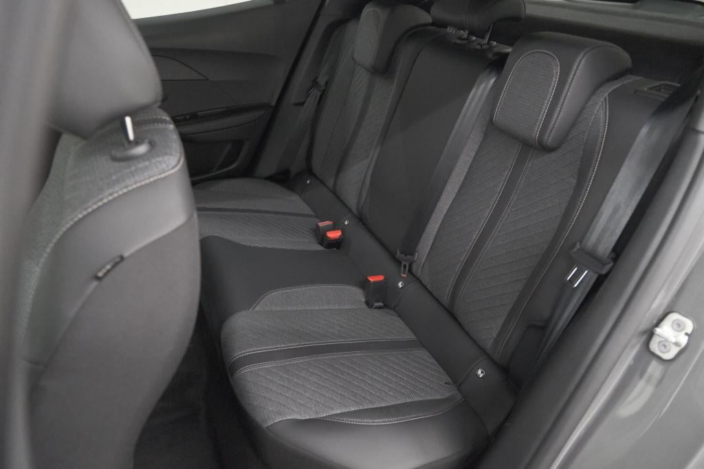 Peugeot 2008 puretech 130 eat8 allure | 360 camera | adaptieve cruise contr