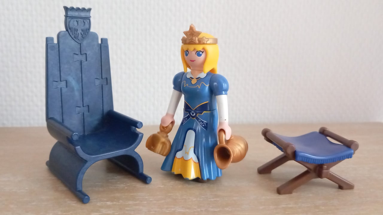 Playmobil koningin, troon en gouden spullen