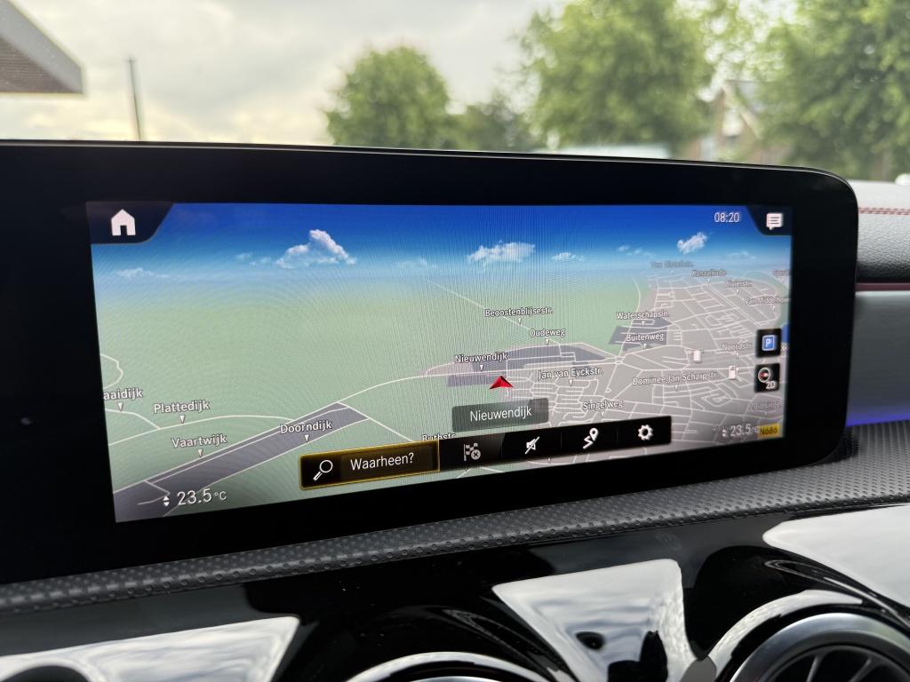 Mercedes-Benz Cla 250e - amg pakket - ambilight - pano -
