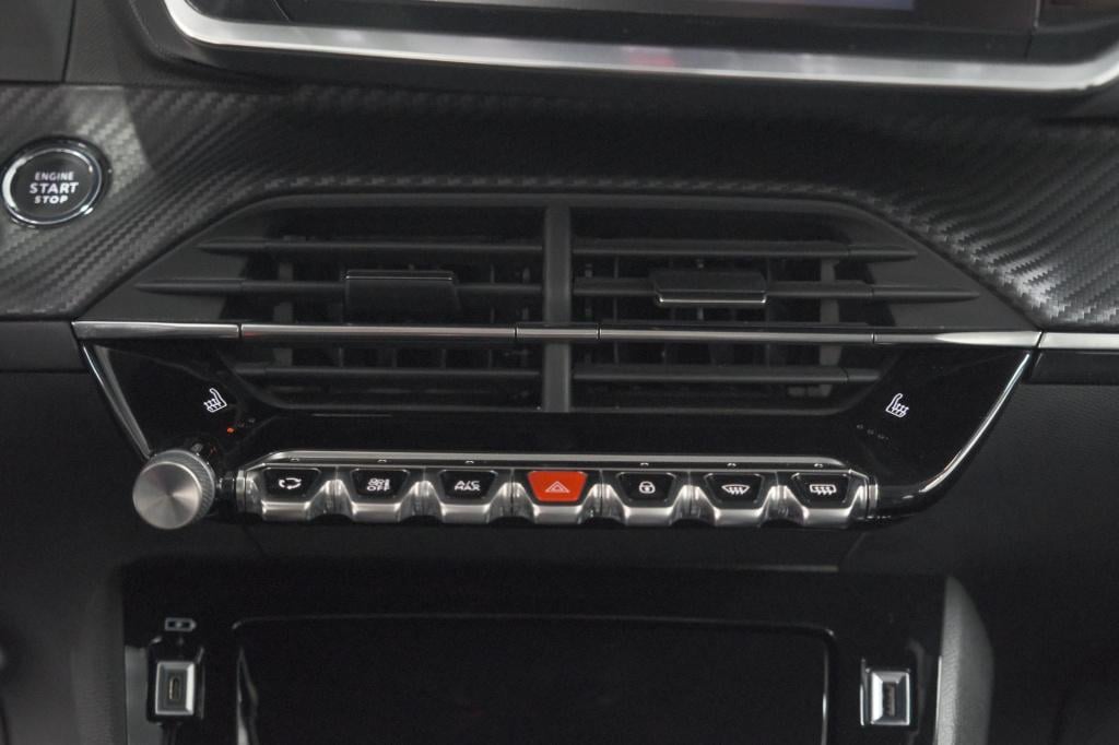 Peugeot 2008 puretech 130 allure | camera | stoelverwarming | apple carplay
