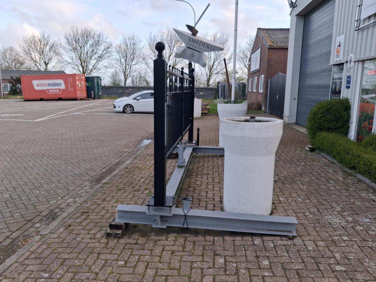 Smeedijzeren poort te koop