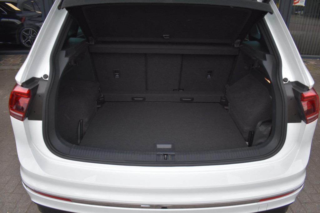 Volkswagen Tiguan 1.5 tsi act highline r-line | trekhaak | camera | dynaudi