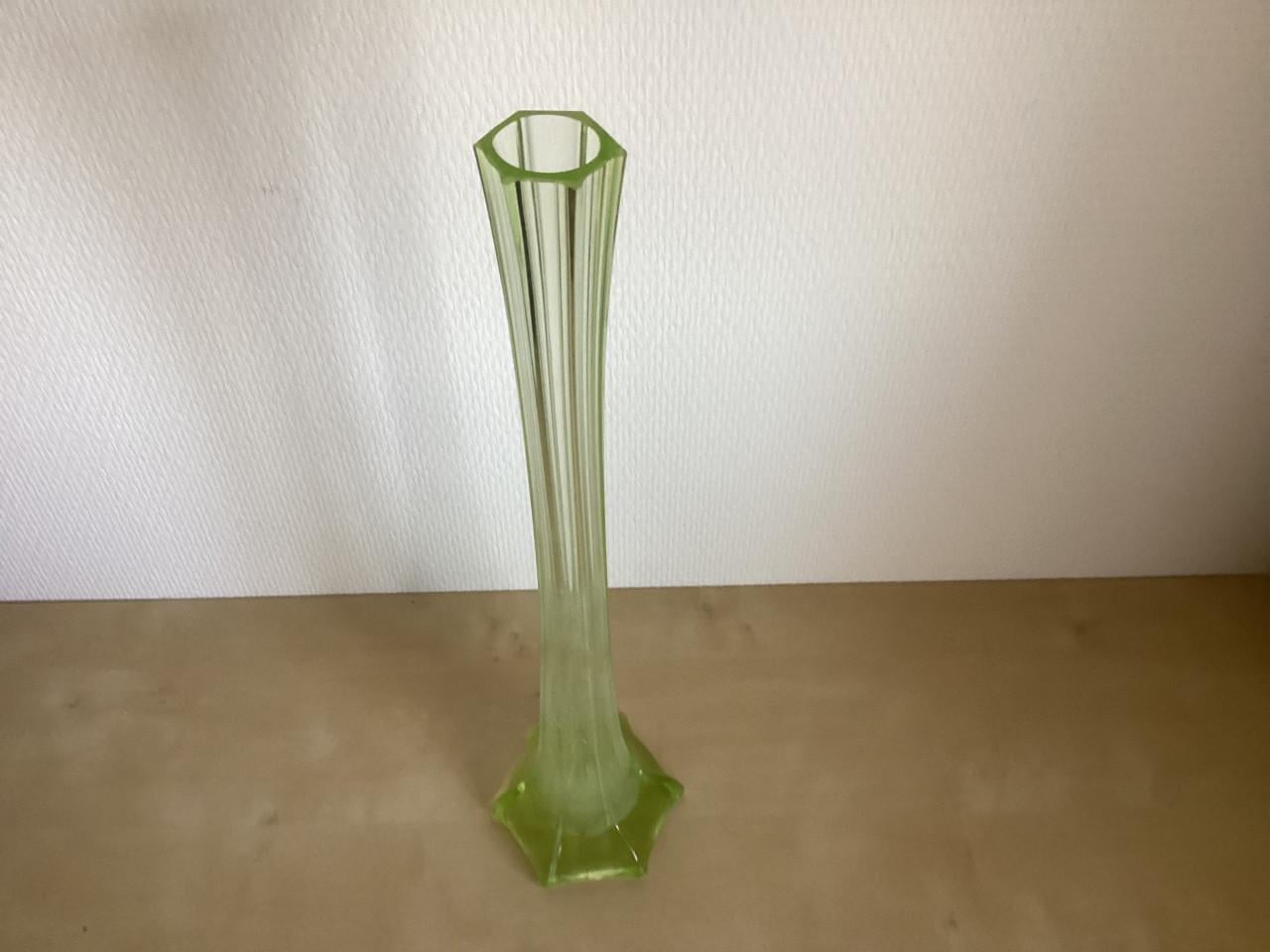 Soliflora vaas van uranium glas