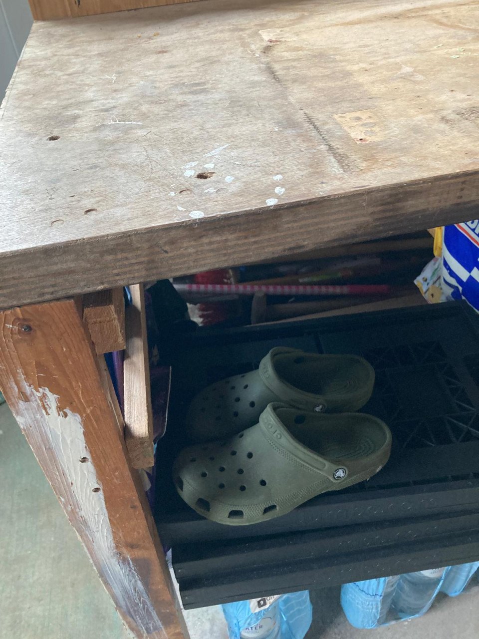 2 werkbanken met kastjes
