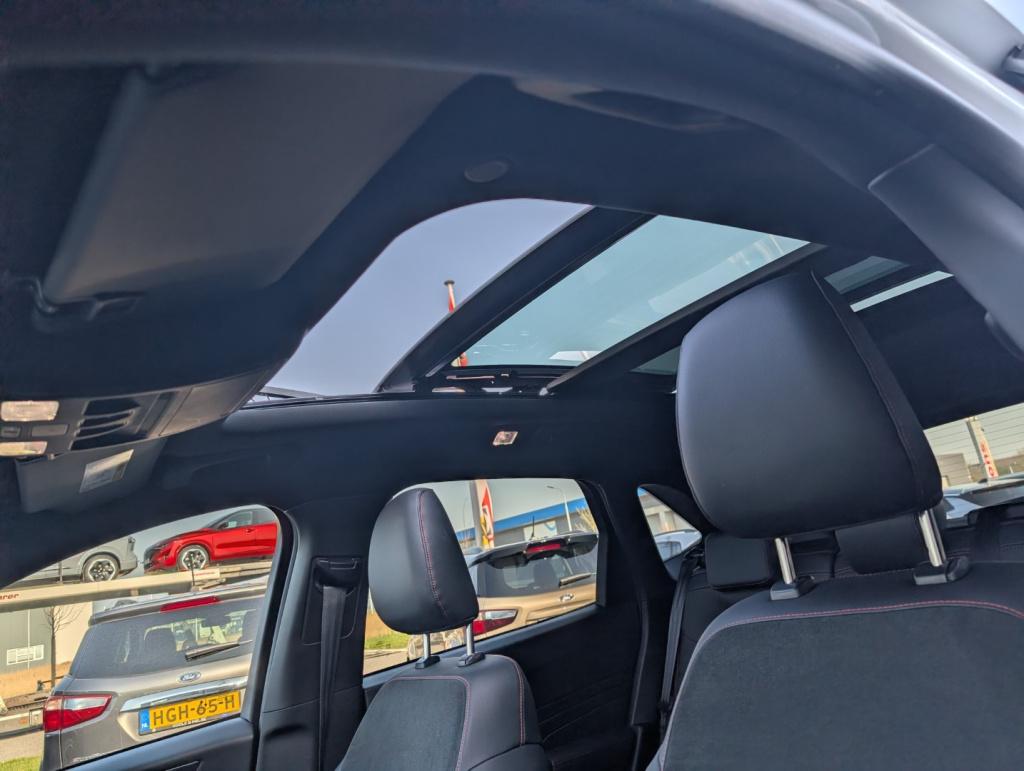 Ford Kuga 2.5 phev e-cvt 225pk st-line x , adaptive cc , panodak , winterpa