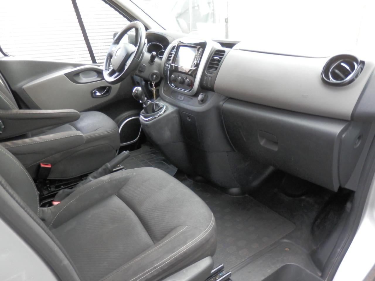 Auto Garant Biedt Aan: Renault Trafic Grand Passenger 1.6