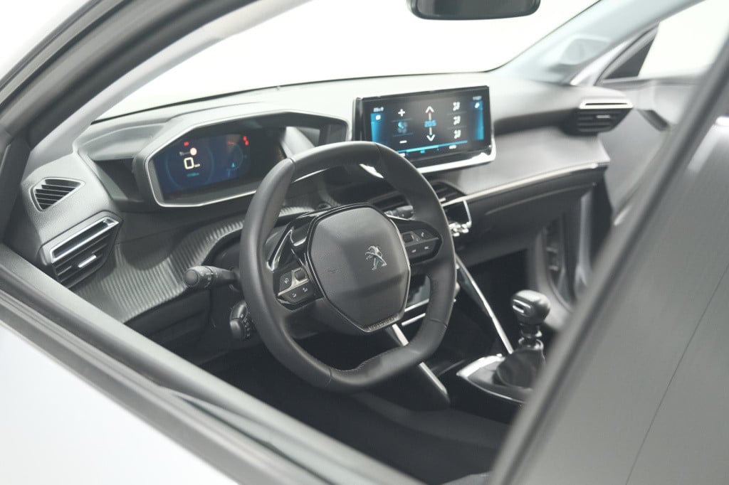 Peugeot 208 puretech 100 allure | camera | navigatie | parkeersensoren | ap