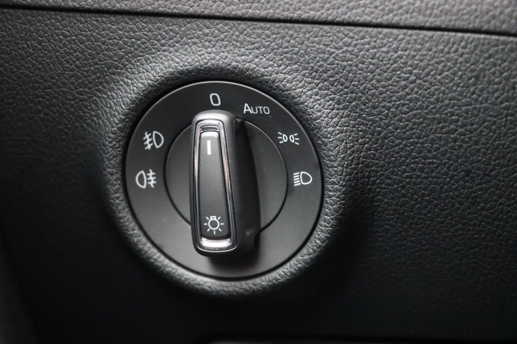 Skoda Superb 1.4 tsi iv sportline business 218pk dsg6
