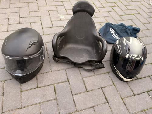 Kinder en volwassen helm en scooter zitje (in zeer goede staat)