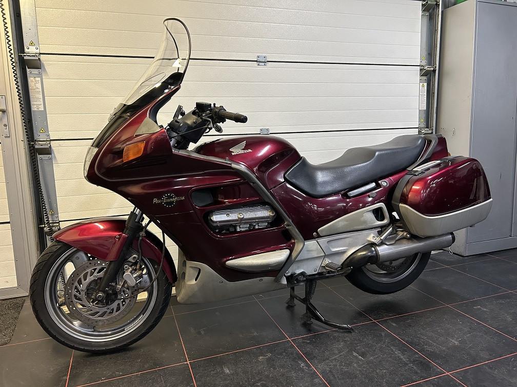 Inruilkoopje: Honda ST1100 Pan European uit 1995, rijdt prima! Zo mee €995