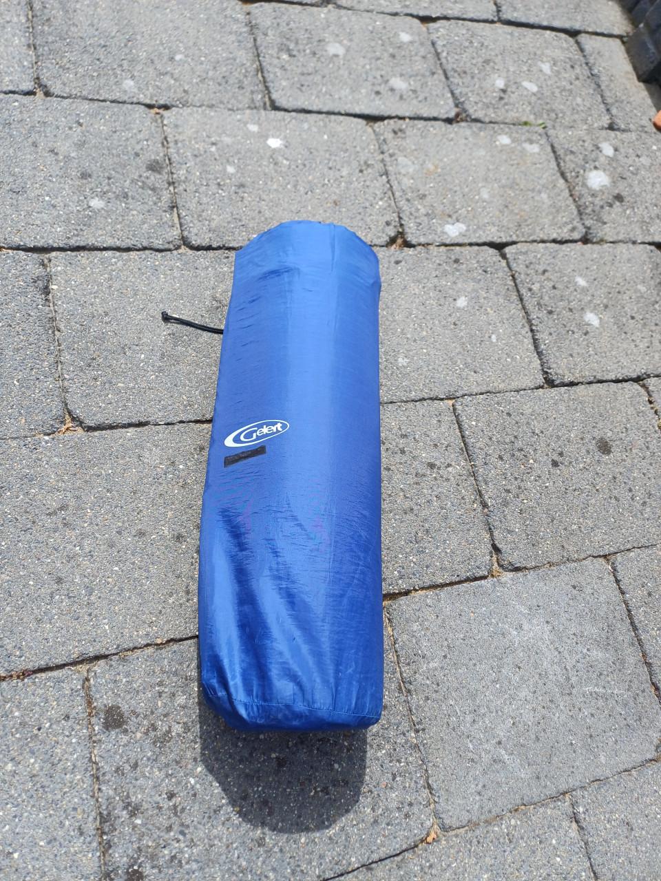 Self inflating kampeer matras
