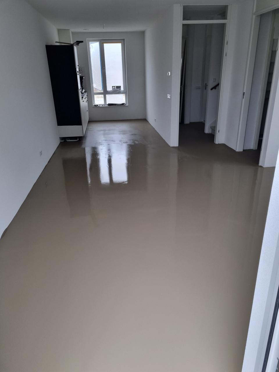 Voor een goede prijs uw laminaat of pvc vloer laten leggen.