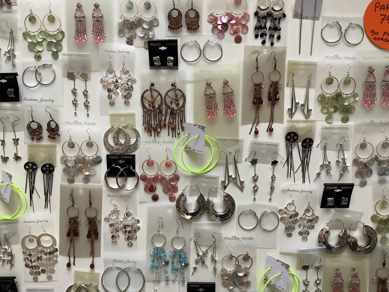 **** partij nieuwe oorbellen voor bodemprijsje *****(p-74)