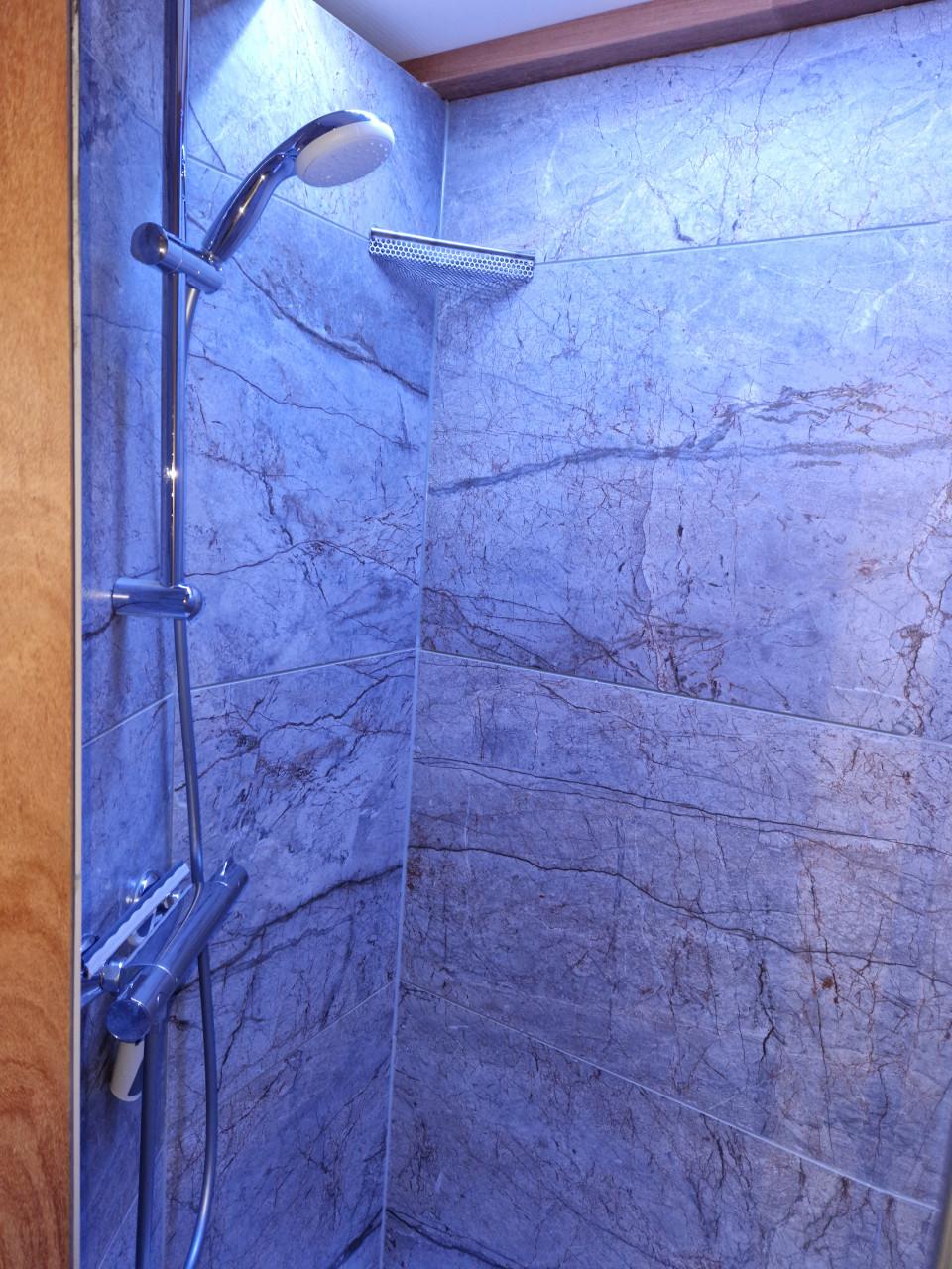 Mobiele douche, met toilet. Te huur
