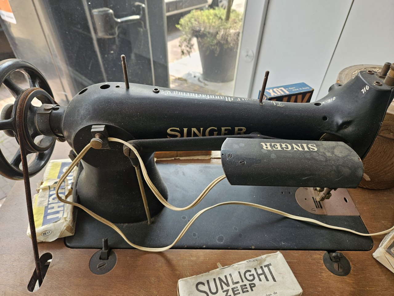 Te koop antieke naaimachines