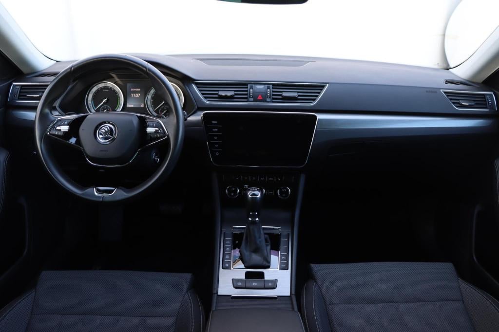 Skoda Superb combi 1.4 ehybrid style 218pk dsg6 | soh 93,1% | memory | stoe