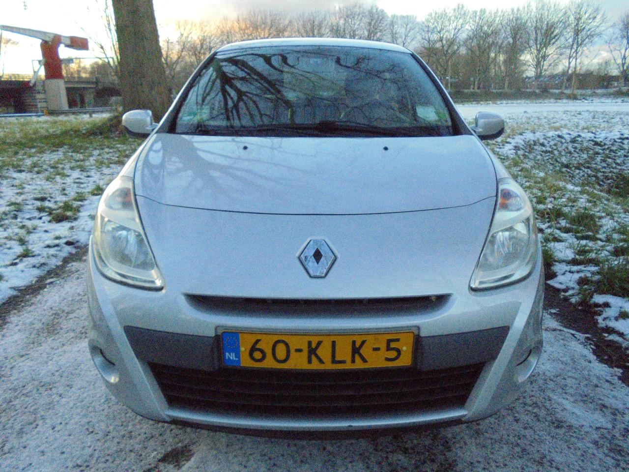 Clio bouwjaar 2010 met de zuinige 1.2 motor in nette staat diverse Extra's