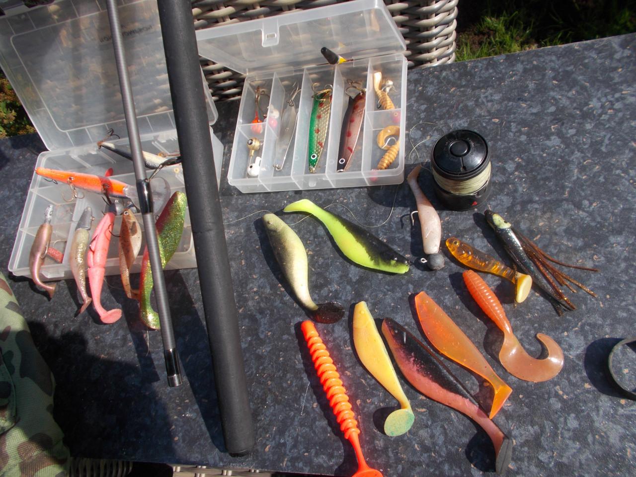 Zeebaarset direct visklaar. Sea Bass hengel,Shimano molen, kunstaas, tas
