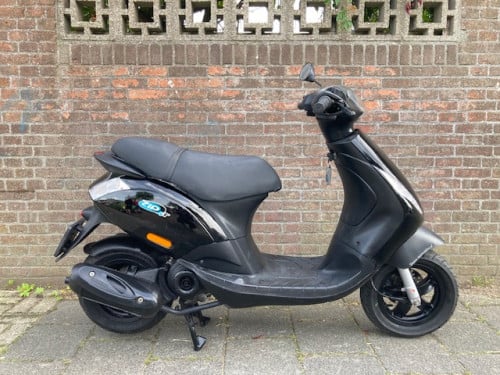 LEUKE PIAGGIO ZIP 4T SNOR VAN 1E EIGENAAR ! BOUWJAAR 2014