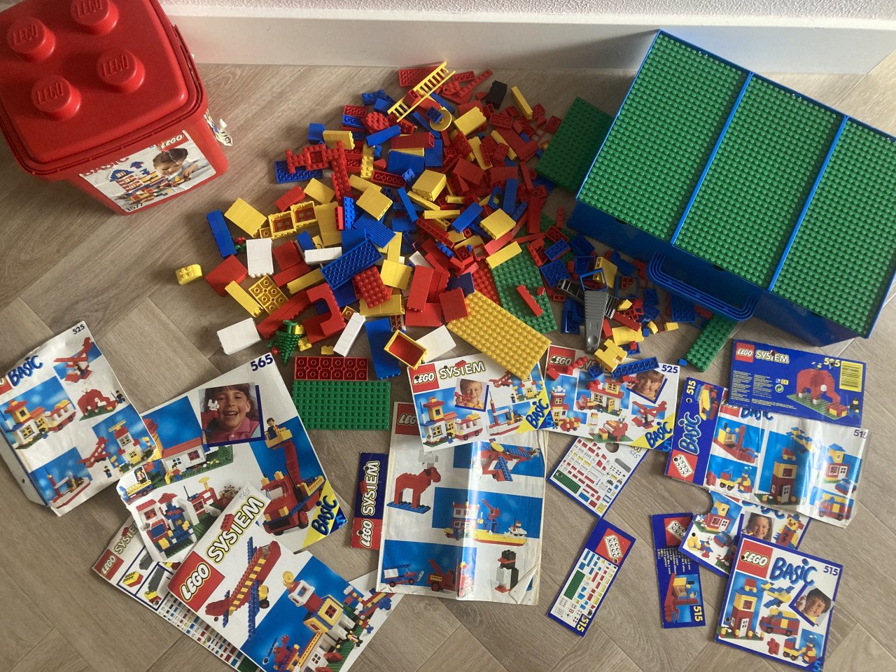 Lego met opbergbakken en boekjes