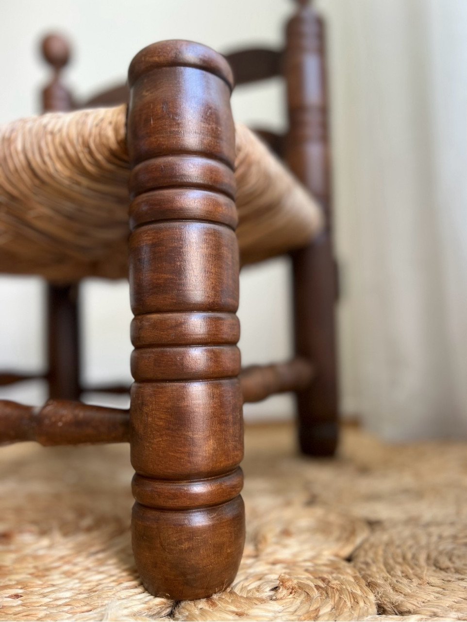 Vintage houten bijzetstoel of kinderstoel – Japandi stijl |