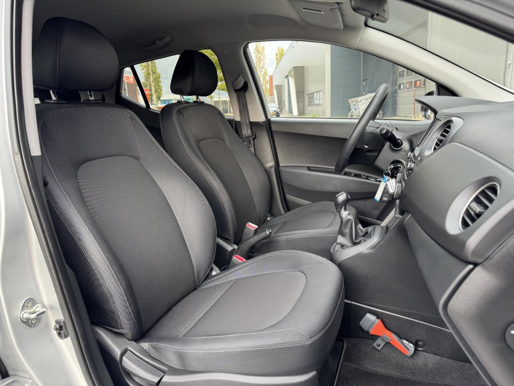 Hyundai I 10 1.0i premium | navigatie | camera | stuur- + stoelverwarming |
