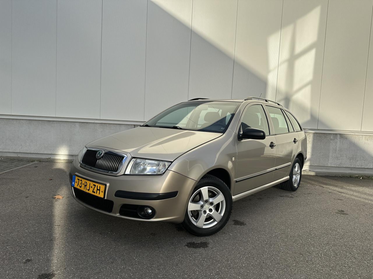 Skoda Fabia Combi 1.4-16V Elegance -Airco / Cruise /Nieuwe riem / Apk 11-26
