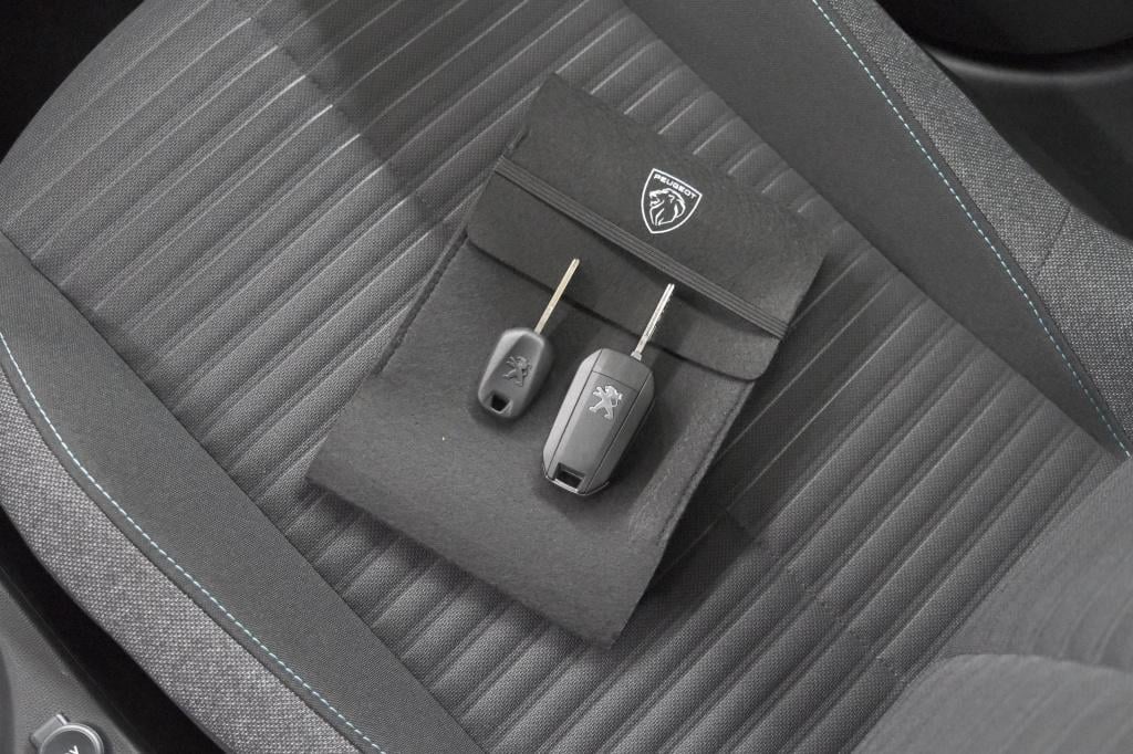 Peugeot 208 1.2 puretech style | parkeersensoren | navigatie | apple carpla