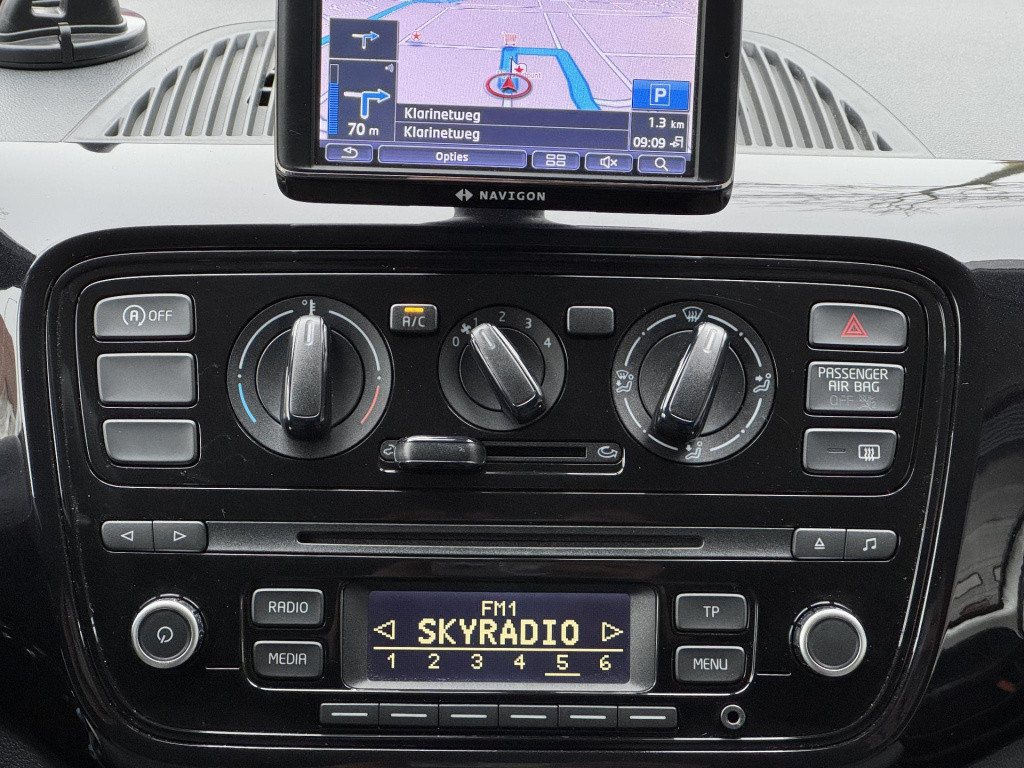 Volkswagen UP! 1.0 move up! bluemotion executive pack | airco | park. senso