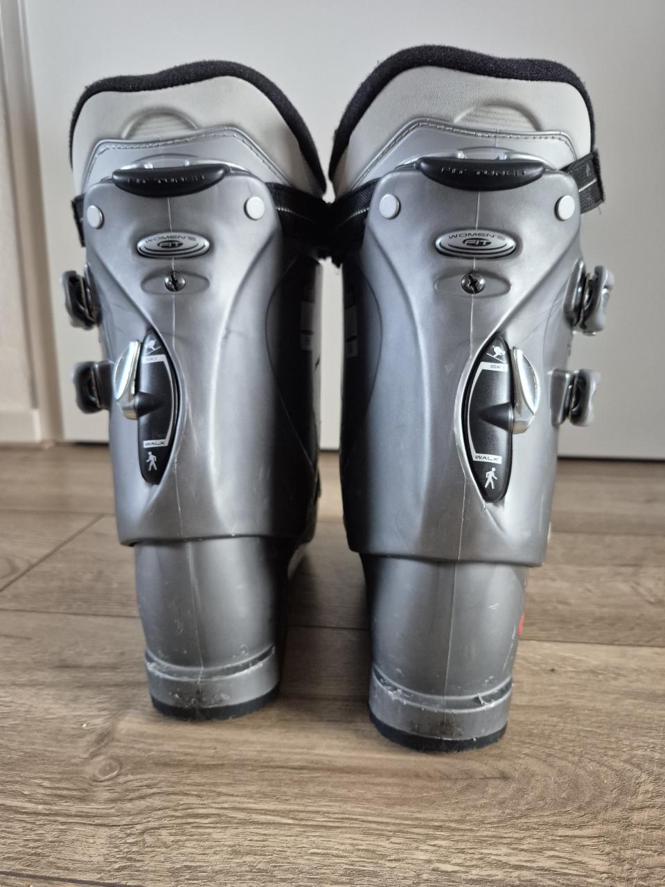 Nordica skischoenen dames maat 40,5/41,5 (260 265)