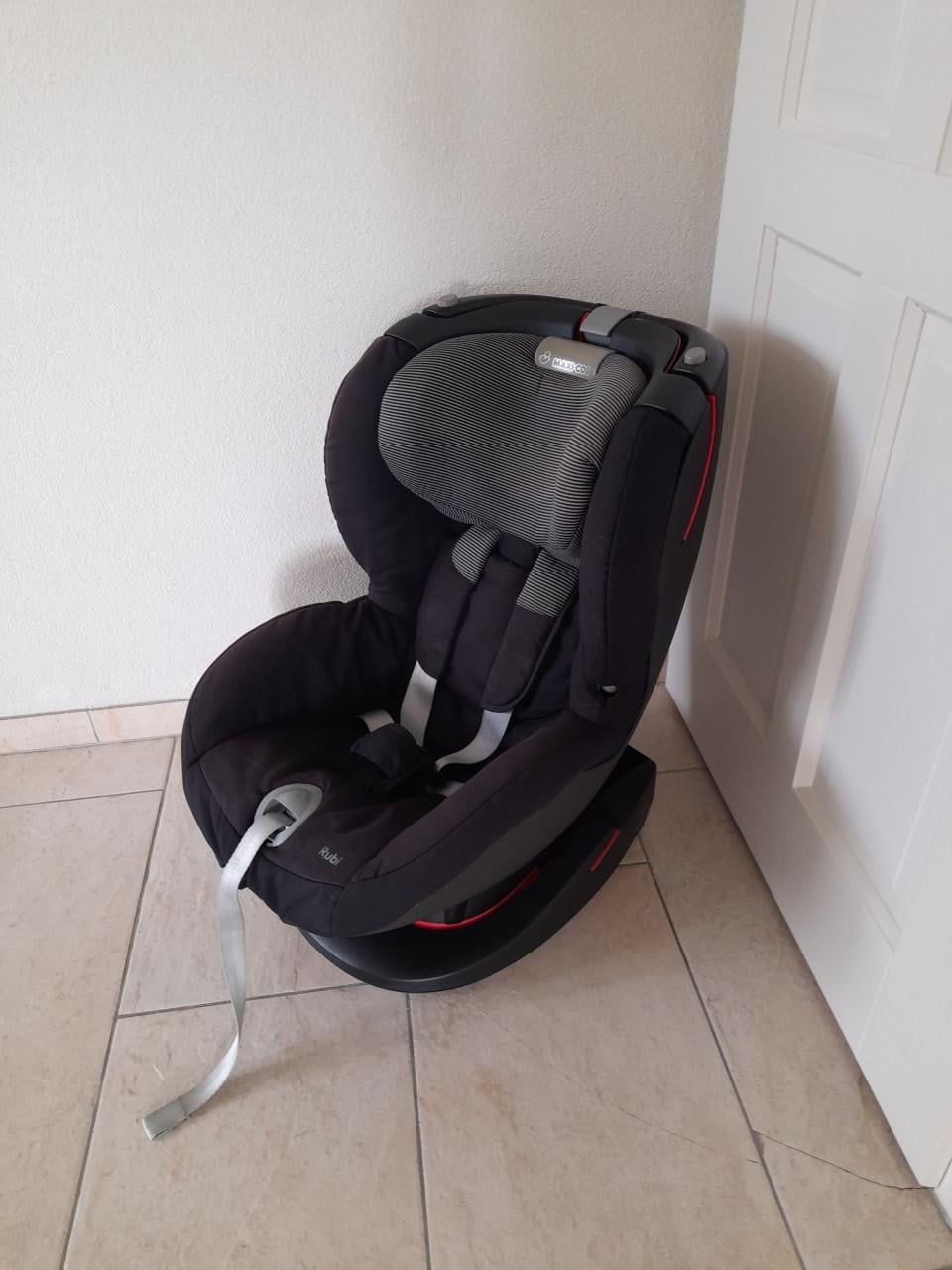 Maxi cosi autostoel 9 /18 kg (in goede schone staat )